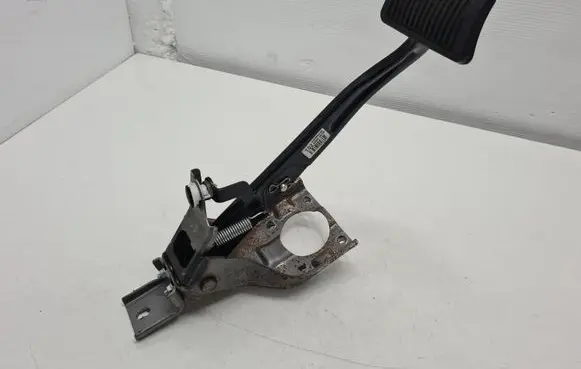 Hyundai Santa Fe Brake pedal 328002W130