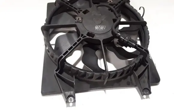 Hyundai Santa Fe Radiator cooling fan shroud