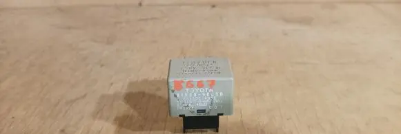 Toyota Corolla Verso E121 Hazard warning light relay 8198050030 0665004650 E11020100