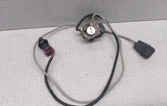 Audi 100 S4 C4 Front door lock (next to the handle) 