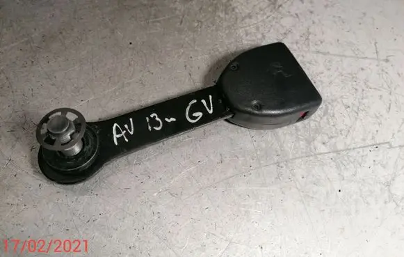 Toyota Avensis T270 Middle seatbelt buckle (rear) 