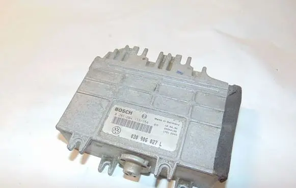 Volkswagen Polo III 6N 6N2 6NF Engine control unit/module 030906027L 0261204153 0261204154