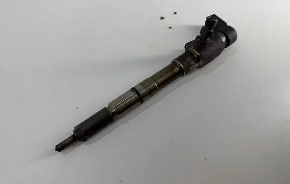 Audi A1 Fuel injector 03L130277B
