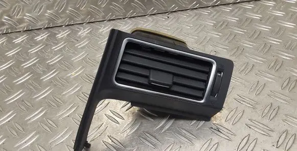 Toyota Verso Dash center air vent grill 556800F030