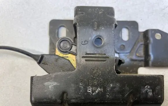 BMW 5 E39 Tailgate/trunk/boot lock/catch/latch 8168892