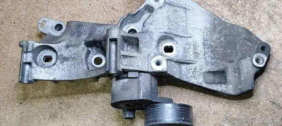 Nissan Qashqai Engine mounting bracket 8200669495