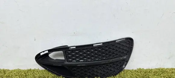 Mercedes-Benz E W212 Front bumper lower grill A2128852022 2128852022