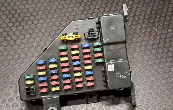 Hyundai Tucson JM Fuse module 911102E001 07507D AK1528A