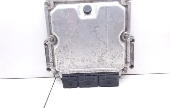 Renault Megane II Engine control unit/module 8200153946 0281010556