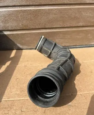 Opel Vectra B Air intake hose/pipe 90499981 F266
