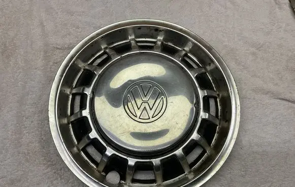 Volkswagen Jetta VI R13 wheel hub/cap/trim 161601155
