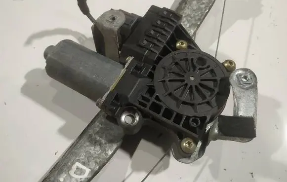 Ford Mondeo Mk III Rear door window regulator motor 0130821772