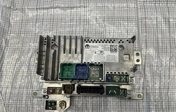 Radio/CD/DVD/GPS head unit