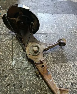 Rear wheel hub