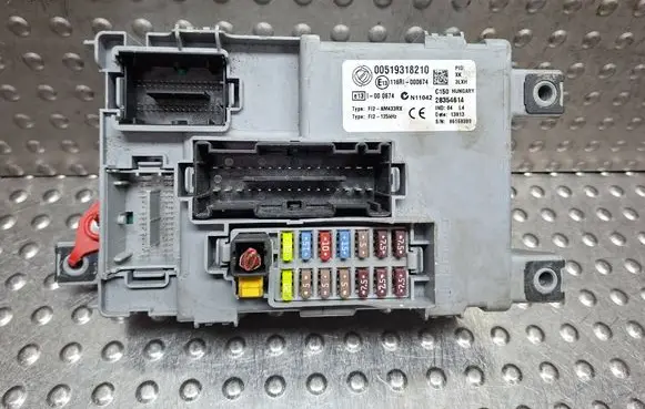 Fiat 500 Fuse module S27635059 00519318210 51931821
