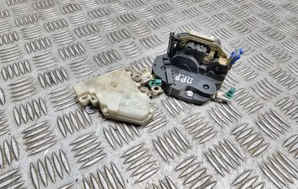 Nissan Almera N16 Front door lock 8055261u66 89a542