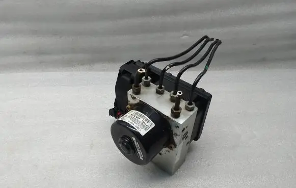 Volvo V70 ABS Pump P30714952 311061 10020404894