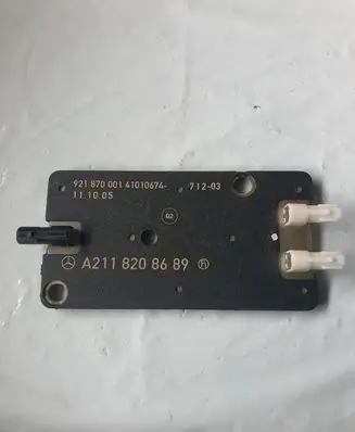 Mercedes-Benz CLS C219 Aerial antenna amplifier A2118208689