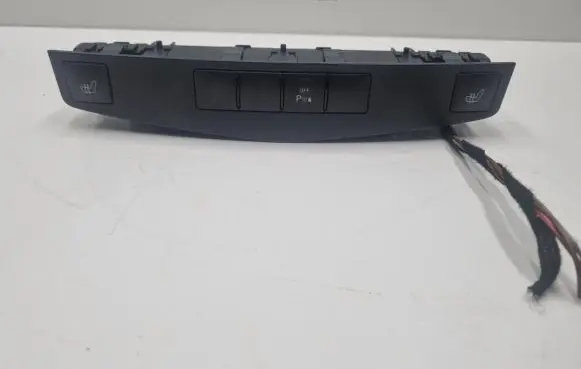 Mercedes-Benz C W204 Seat heating switch A2048704310 2048704310