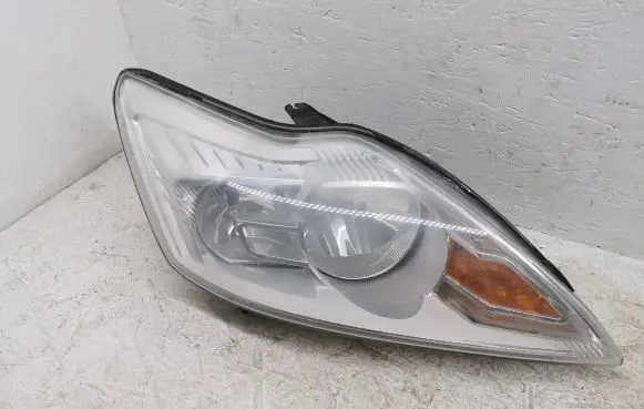 Ford Focus Headlight/headlamp 8M5113W029 X1924