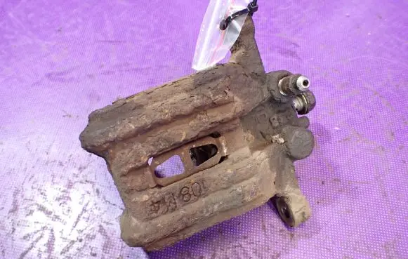 Honda CR-V Rear brake caliper