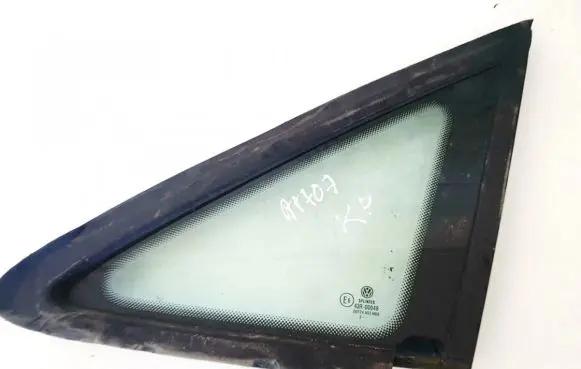 Volkswagen Touran I Front triangle window/glass 