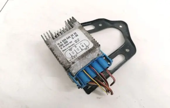 Mercedes-Benz A W168 Coolant fan relay A0255453232 898940000