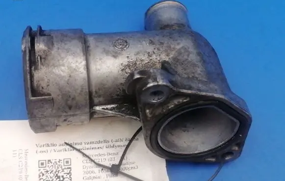 Mercedes-Benz CLS C219 Engine coolant pipe/hose A6422000056