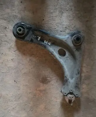 Citroen DS3 Front lower control arm/wishbone