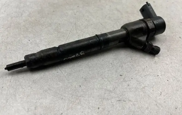 Hyundai i30 Fuel injector 338002A400