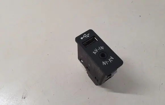 Mini Cooper Countryman R60 AUX in-socket connector 9264966
