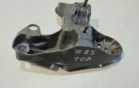Volkswagen PASSAT B5 Engine mounting bracket 4B0199351B