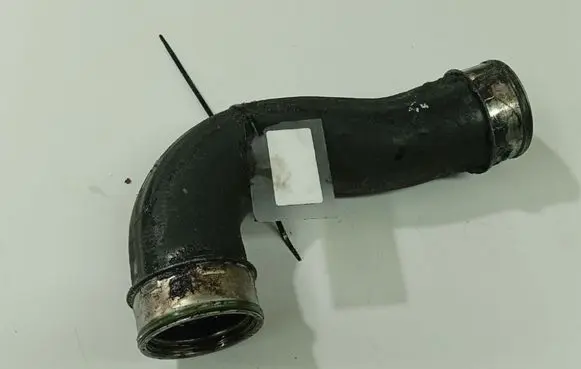 Volkswagen PASSAT B6 Intercooler hose/pipe 