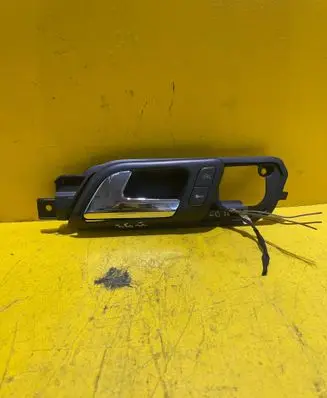 Volkswagen Polo IV 9N3 Front door interior handle 6Q1837247E