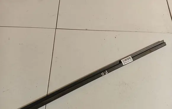 Skoda Roomster (5J) Front door glass trim molding 5J7837479