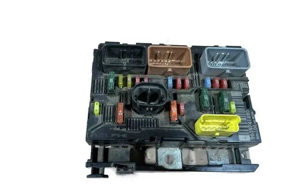 Peugeot 307 Fuse module 9659741880