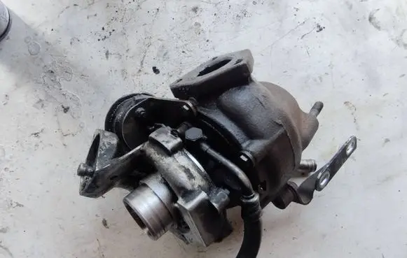BMW 3 E46 Turbo 7409111 7790211c