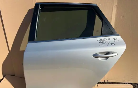 KIA Ceed Rear door