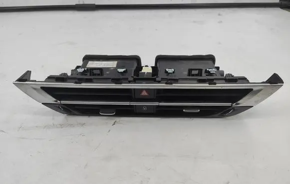 Citroen C4 III e-C4 Dash center air vent grill 9833772280 9835648280