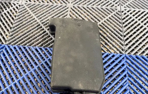 Lexus CT 200H Fuse box cover 8266276010