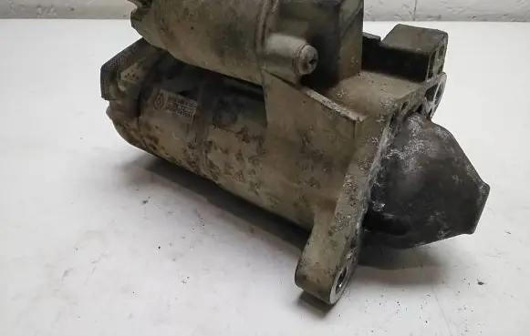 Renault Kangoo II Starter motor M000T87881 8200584675B