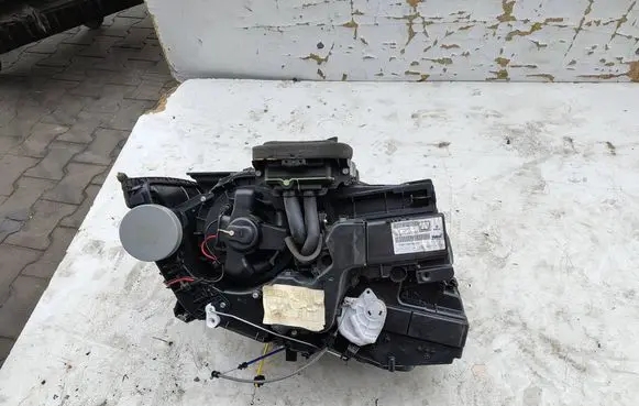 Renault Twingo II Interior heater climate box assembly 8200365190