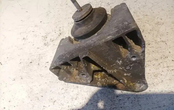 Audi A6 S6 C4 4A Engine mount bracket