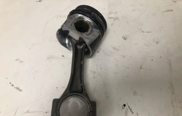 Piston with connecting rod