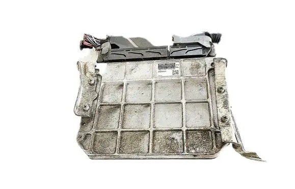 Toyota Avensis T270 Engine control unit/module 8966105F20
