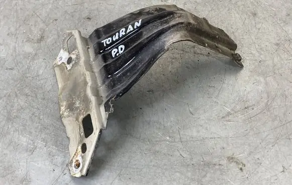 Volkswagen Touran I Front bumper mounting bracket