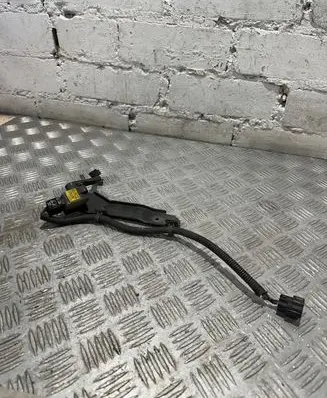 Headlight/headlamp level sensor