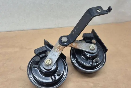 Audi A6 S6 C4 4A Horn signal 4A0951229H
