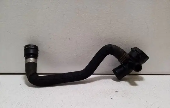 Engine coolant pipe/hose