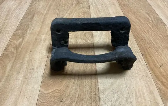 Opel Insignia A Brake caliper pad carrier rear 5902